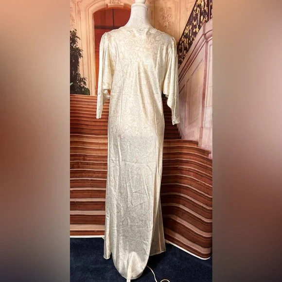Christian Dior Vintage 50s Elegant Cream Gold Floral Nightgown Dress, Long, SM - threedaughtersproperties.com Christian Dior Vintage 50s Elegant Cream Gold Floral Nightgown Dress, Long, SM - threedaughtersproperties.com